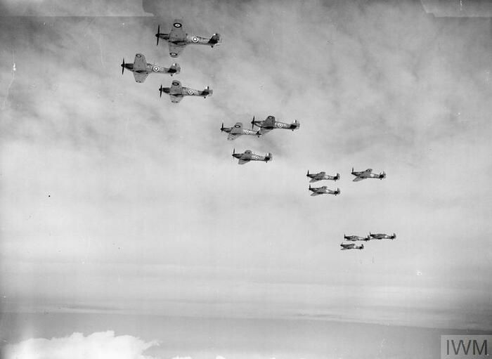 Dutzende Flugzeuge in der Luft