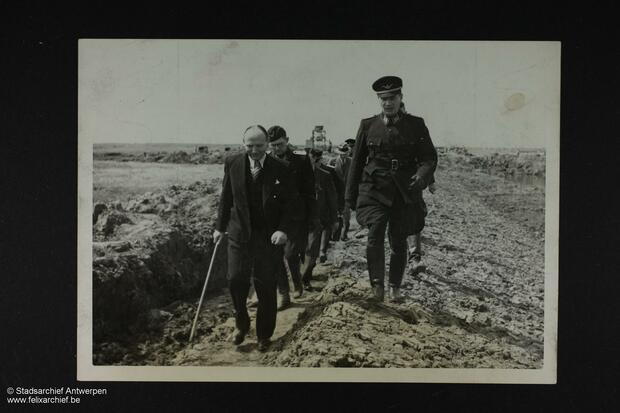 Gerard Romsée bei einem Spaziergang