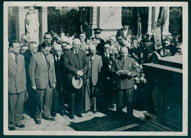 Eine Gruppe trauert um Eric Sasse