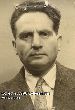 Foto von Leopold Flam im grauen Anzug